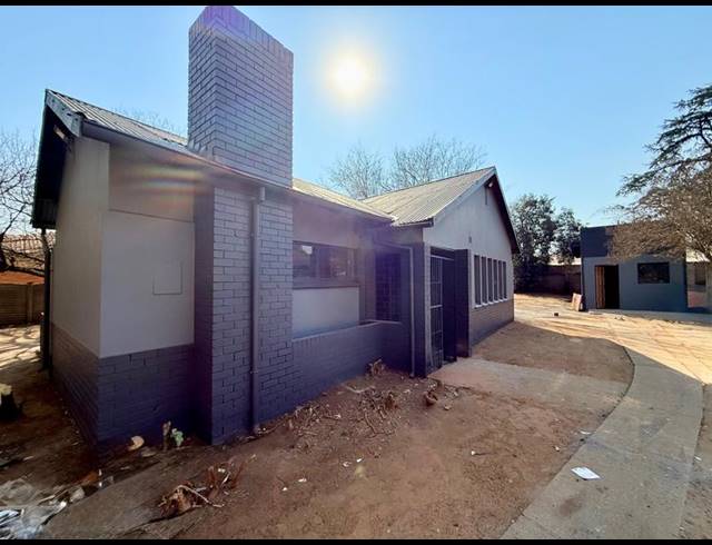 8 BEDROOM HOUSE FOR SALE IN VANDERBIJLPARK CW 6